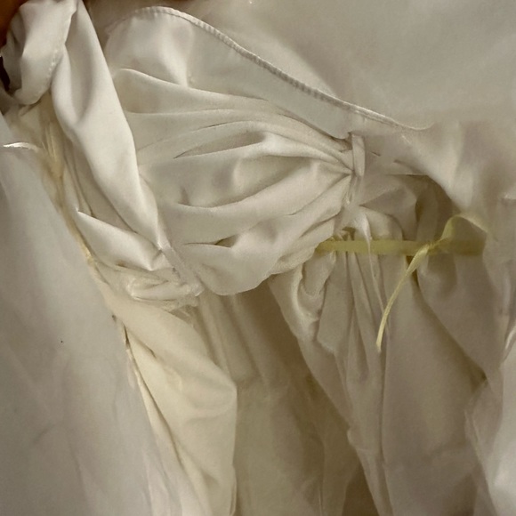 Lace Bodice Wedding Dress. Mermaid Style Bottom. Size 6, fits like a 4 - Picture 15 of 16